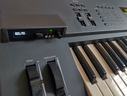 Yamaha-SY85 with USB drive, 16GB USB stick